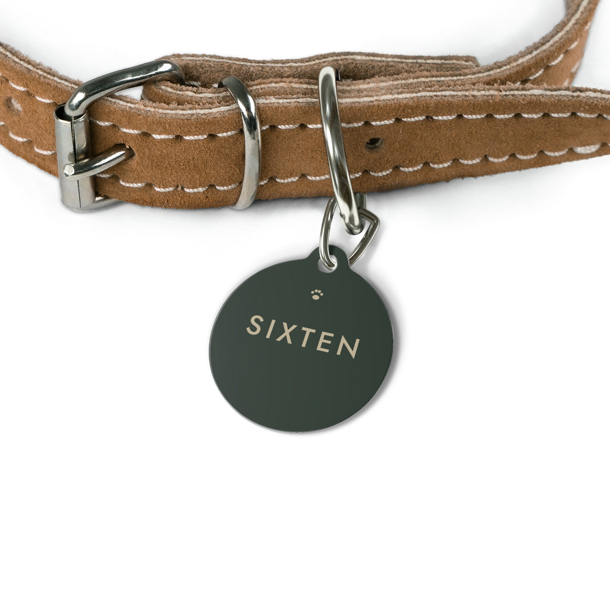 Namnbricka i Skog på ett halsband