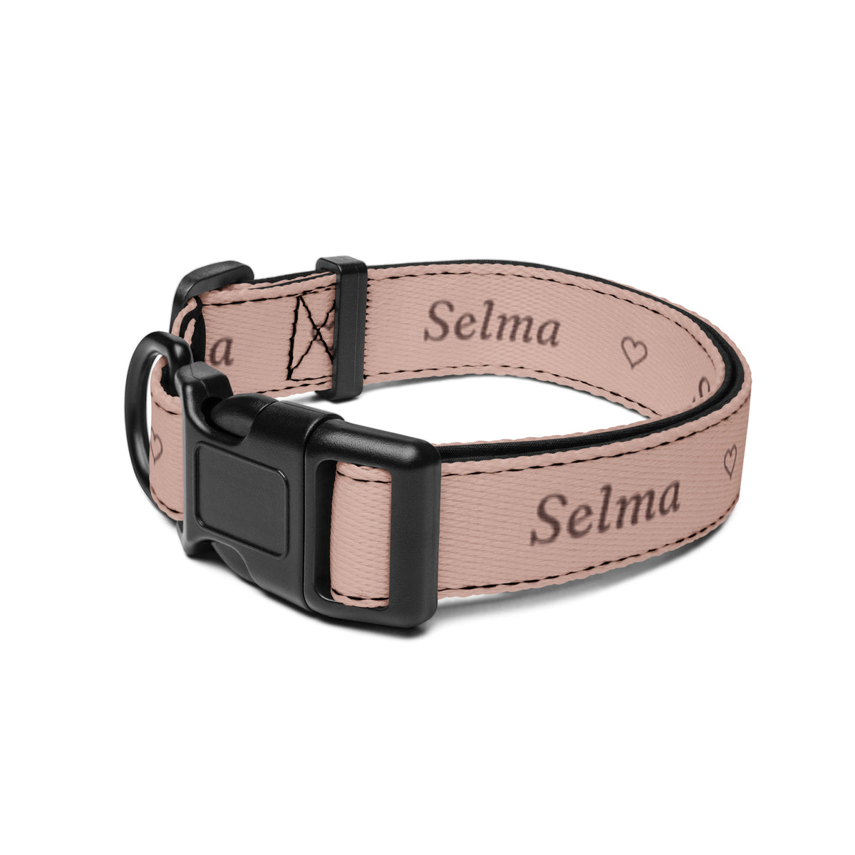 Personligt halsband i Dimrosa med namnet Selma i kursiv stil