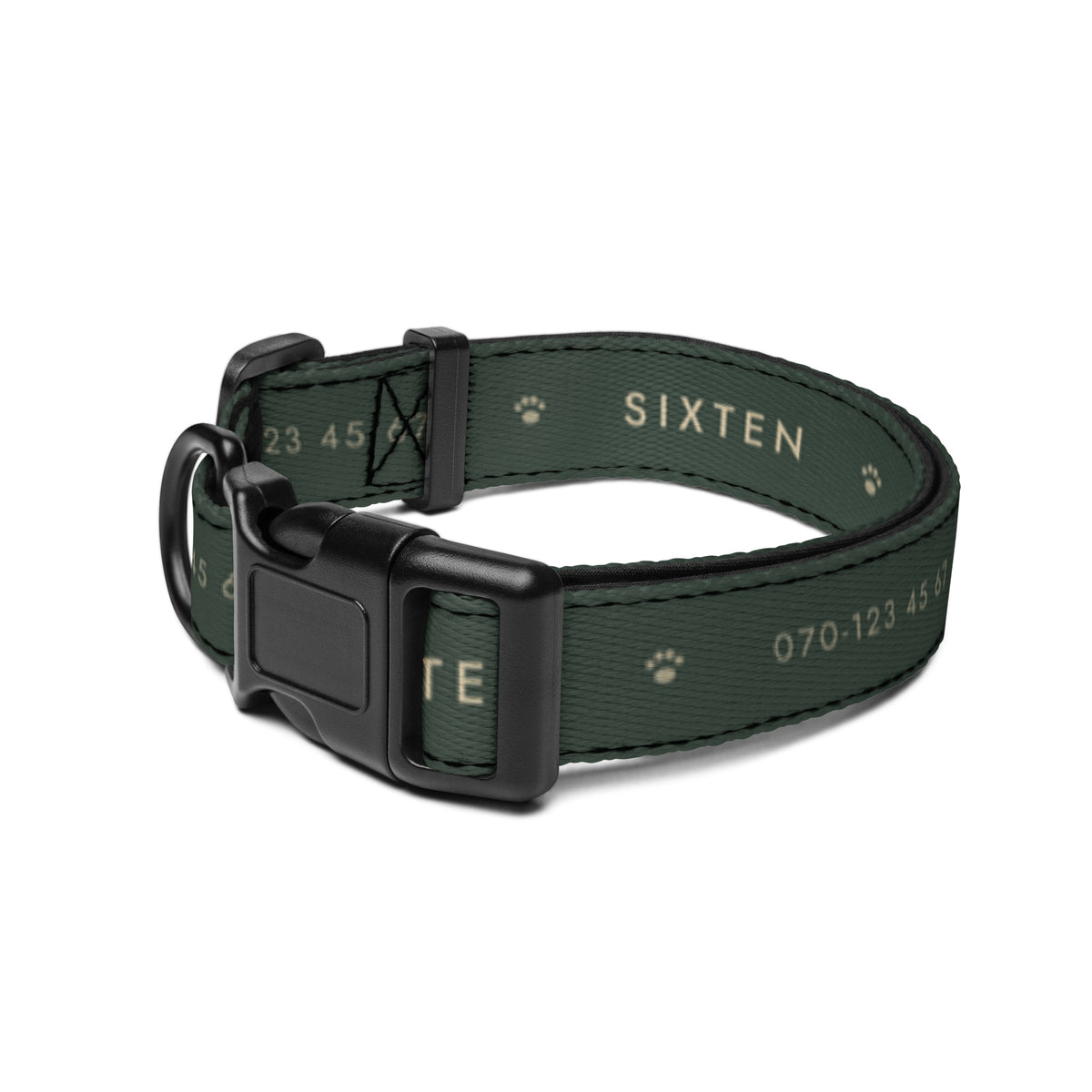 Halsband i Skog med namnet Sixten och ett telefonnummer mellan namnen